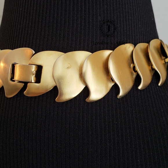 Goldtone Necklace - Picture 4 of 7